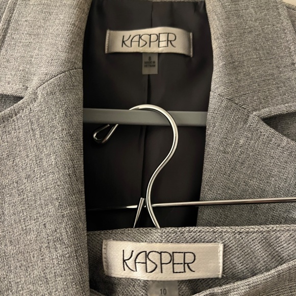 Grey suit - Picture 2 of 2